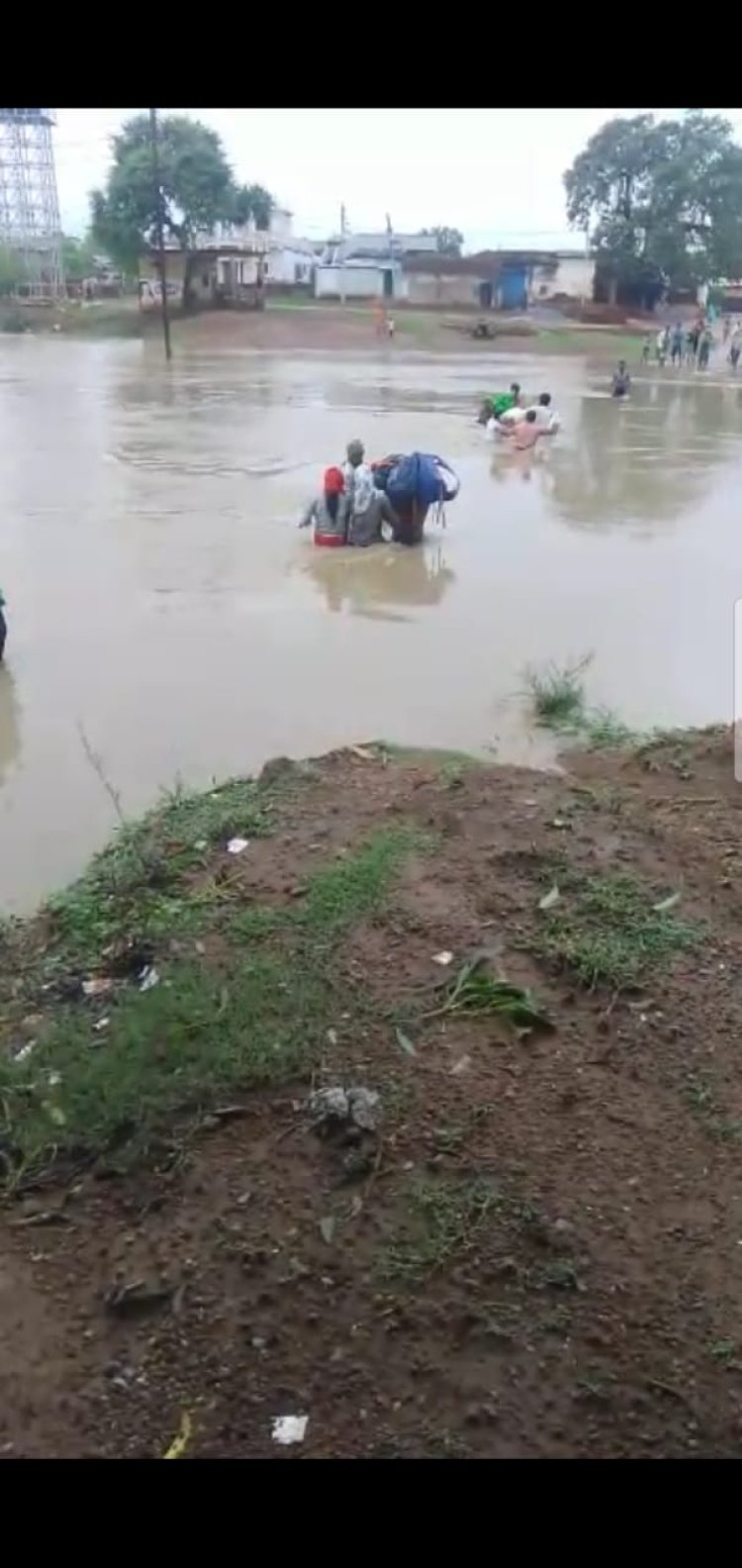 आजादी के बाद एक पूल को तरसता दो किमी दूर ग्राम धारिया