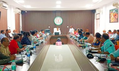 किसानों को वर्मी और रासायनिक खाद पर्याप्त मात्रा में उपलब्ध कराएं- कलेक्टर