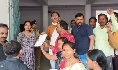 पांच सूत्रीय मांगों को लेकर कर्मचारी नेताओं ने तहसील कार्यालय मेँ किया प्रदर्शन