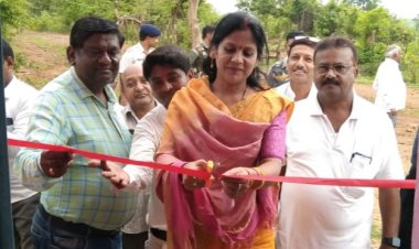 वनांचल ग्राम देवरचा पहुंची विधायक श्रीमती यशोदा नीलांबर