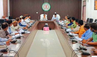 कलेक्टर ने ली सेक्टर अधिकारियों की बैठक