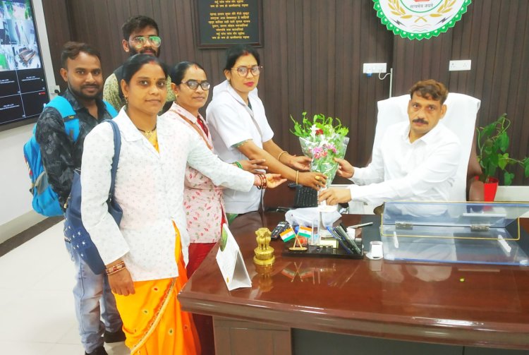कलेक्टर के प्रयासो से पदच्युत 13 स्वास्थ्य कार्यकर्ता को मिली पुनः नियुक्ति