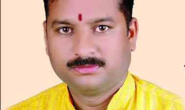 मोदी मन की बात करता है विकास की नही    मनराखनमोदी मन की बात करता है विकास की नही    मनराखन