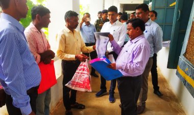 मिसल रिकॉर्ड की प्रति आवेदक को अविलम्ब प्रदान करें     संभागायुक्त कावरे