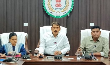 कलेक्टर ने साल्हेवारा में प्रतीक्षा सूची से की शिक्षकों की नियुक्ति    कर रहे कार्यभार ग्रहण