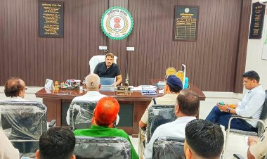 कलेक्टर ने ली झांकी एवं विसर्जन के संबंध में शांति समिति की बैठक