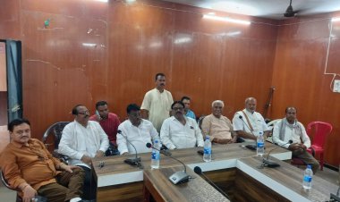 सामान्य सीट पर जातिवाद क़ो बढावा क्यों           लोधी समाज से टिकिट दी गई तो हारने की संभावना