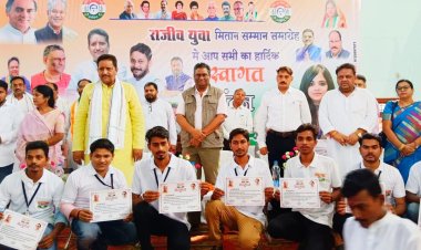 राजीव युवा मितान क्लब के समारोह में पधारे श्री गिरीश देवांगन      गिनाई शासन की उपलब्धियां