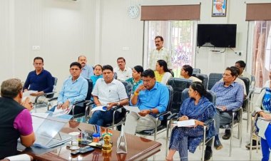 कलेक्टर ने ली निर्वाचन अधिकारियों की बैठक                    चाक चौबंद व्यवस्था के दिए निर्देश