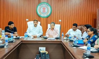 व्यय प्रेक्षक आईआरएस श्री सोभन सूत्रधार ने निरीक्षण कर      ली बैठक