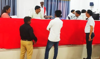 सामान्य प्रेक्षक श्री नर्मदेश्वर लाल ने कलेक्टर सहित जिला अधिकारियों की ली बैठक