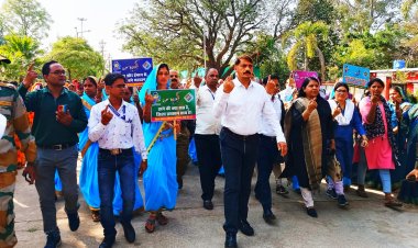 स्वीप महाकार्निवाल में परिचय पत्र से मतदान हेतु किया प्रेरित