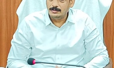 कलेक्टर  ने धान खरीदी में अनियमितता पर समिति प्रबंधक को किया निलंबित