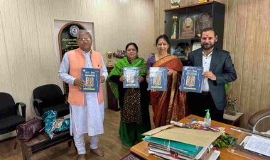 शोध पत्रिका  कला  वैभव        कुलपति डॉ. ममता चंद्राकर के हाथों विमोचित