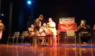 विकसित भारत  खैरागढ़ विश्वविद्यालय के विद्यार्थियों ने रखे विचार