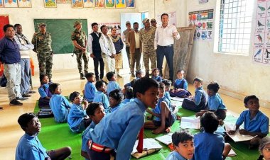 कलेक्टर श्री चंद्रकांत वर्मा ने दूरस्थ आंगनबाड़ी और स्कूल का किया औचक निरीक्षण