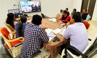 जय गुरुदेव के कार्यक्रम मे उमड़ी भीड़