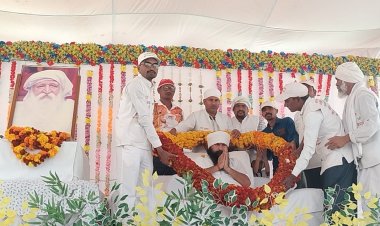 जय गुरुदेव के कार्यक्रम मे उमड़ी भीड़