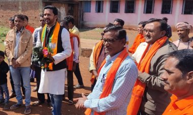 भाजपा का गाँव चलो अभियान को मिल रहा अच्छा प्रतिसाद         छुईखदान के सीताडबरी सेक्टर पहुँचे    जिपं. उपाध्यक्ष विक्रांत सिंह