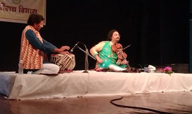 खैरागढ़ विश्वविद्यालय में वायलिन वादन की शानदार प्रस्तुति