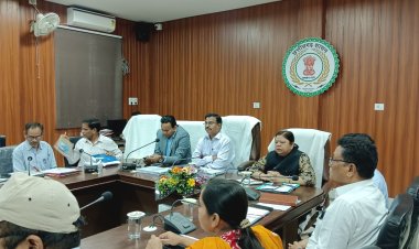 निर्माणाधीन विकास परियोजनाओं के कार्यों  की गति तेज करें            सचिव श्री कावरे