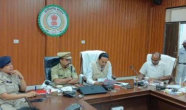 लोकसभा आम निर्वाचन     कलेक्टर एसपी ने राजनीतिक दलों की ली बैठक