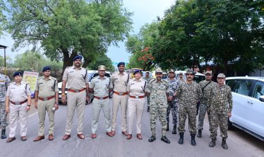 फ्लैग मार्च में 250 से अधिक अधिकारी क़र्मचारी हुए शामिल