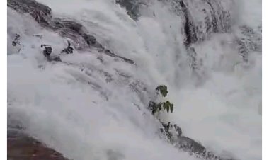 नथेला बांध का झरना देखने उमड़ रहा भीड़