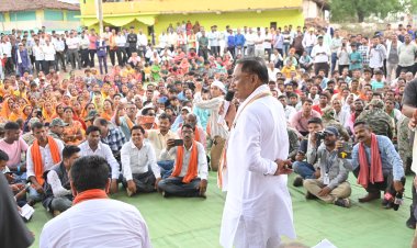 झुरानदी  पहुंचे मुख्यमंत्री चौपाल लगाकर सुनीं ग्रामीणों की समस्याएं