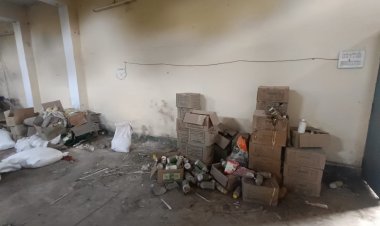 कृषि विभाग का गोदाम दे रहा दुर्घटना को निमंत्रण