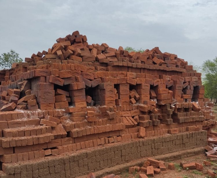 छुईखदान विकास खण्ड में लाल ईंट का साम्राज्य