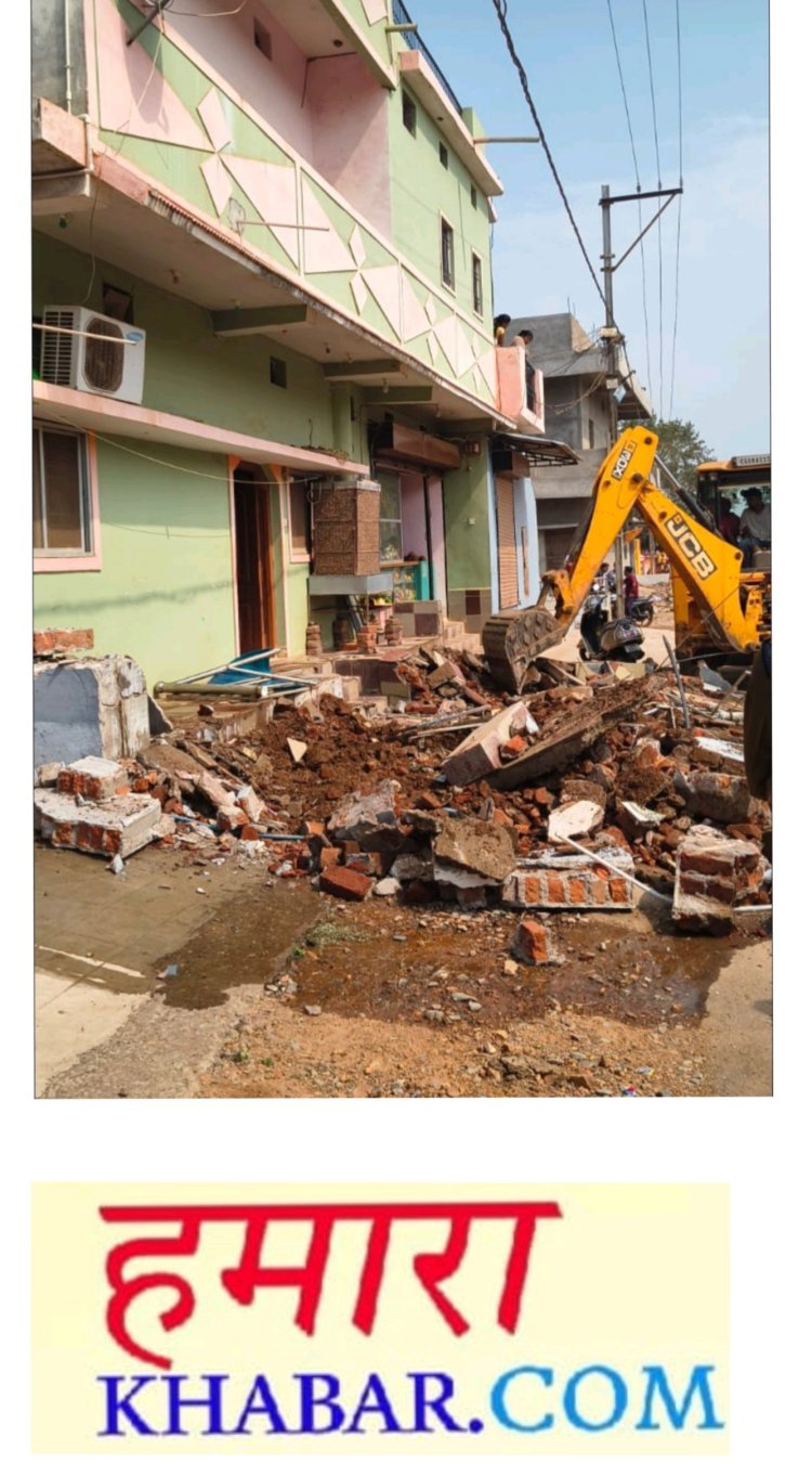 छुईखदान में अतिक्रमण हटाने की कार्रवाई   मुआवजा प्राप्त करने वालों के निर्माण तोड़े गए