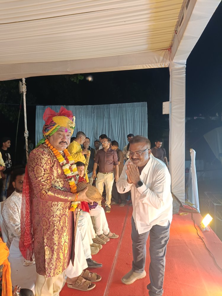 शाही ठाठ बाठ के साथ निकली राजा गिरिराज किशोर दास की सवारी